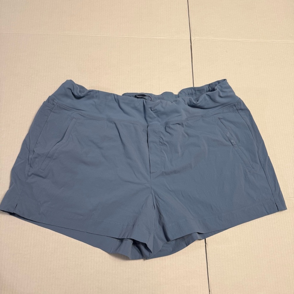 Athleta Trekkie North Short Blue Womens Plus Size 22 Stretch Mid Rise 4in inseam